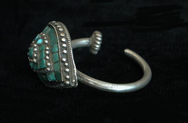 Earring with turquoise